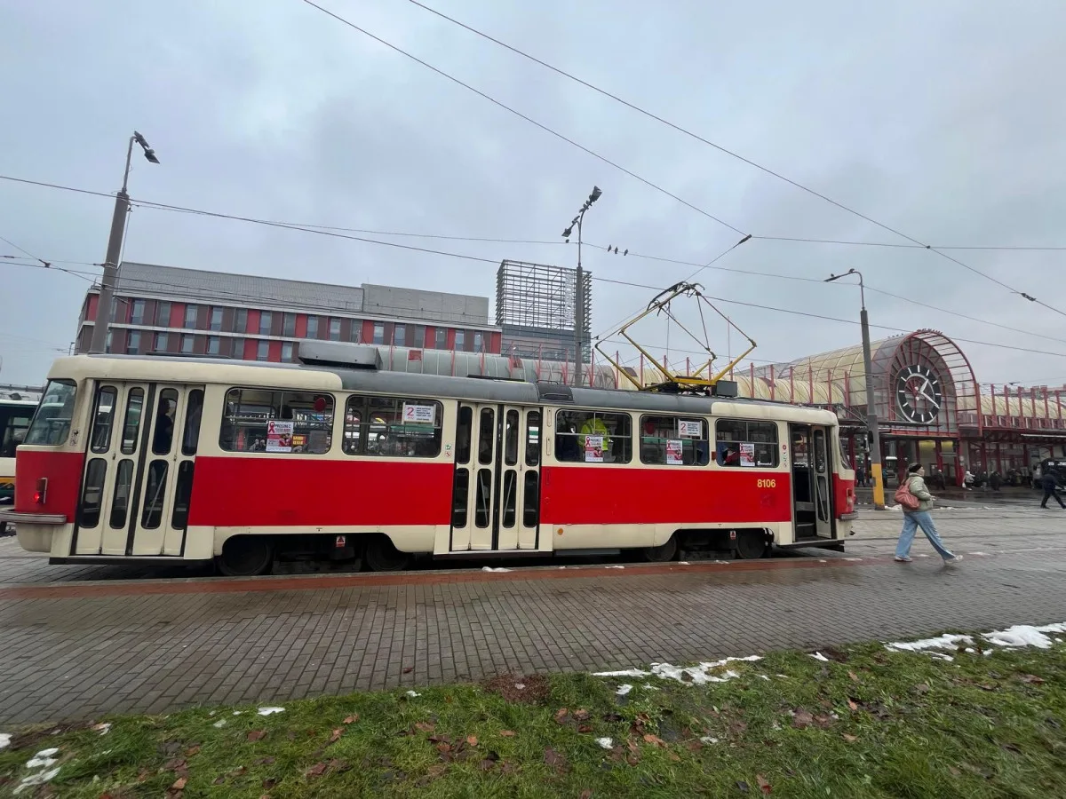 Dopravní podnik znovu vypravil osvětovou tramvaj. Upozorňuje na HIV a další infekce