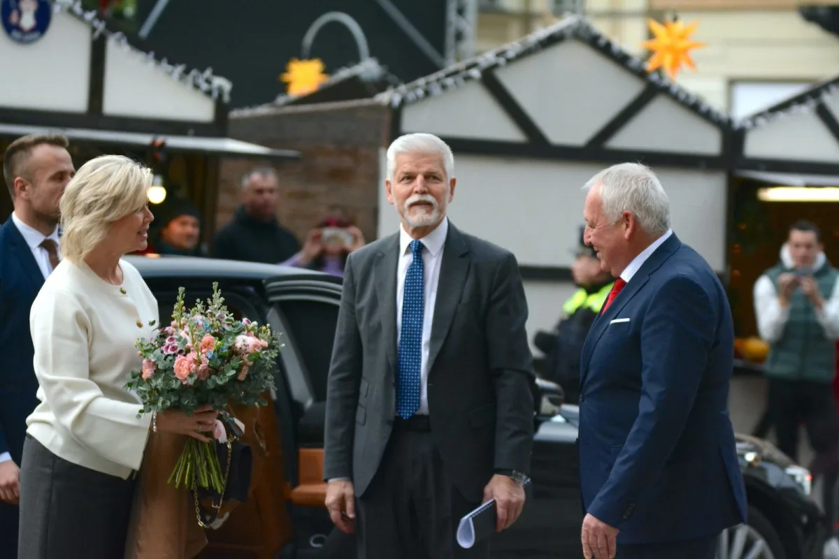 Prezident v Liberci. Zaujala ho nanovlákna, na radnici mluvil o pomoci Ukrajině