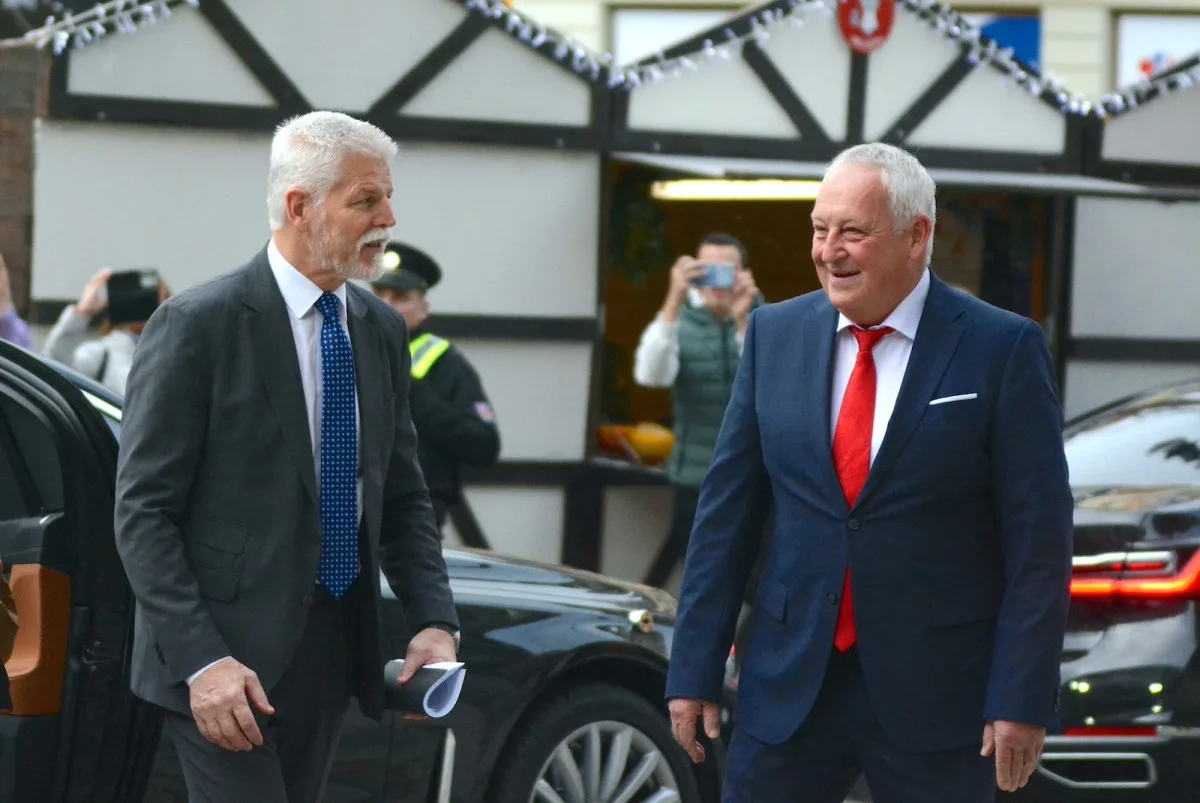Prezident v Liberci. Zaujala ho nanovlákna, na radnici mluvil o pomoci Ukrajině
