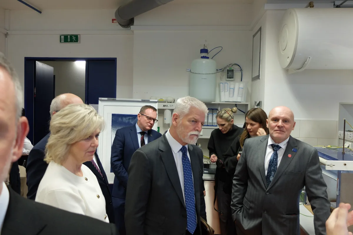 Prezident v Liberci. Zaujala ho nanovlákna, na radnici mluvil o pomoci Ukrajině
