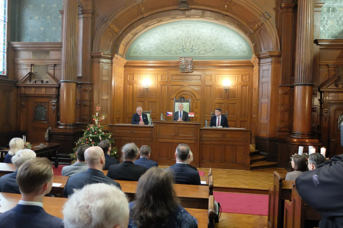 Prezident v Liberci. Zaujala ho nanovlákna, na radnici mluvil o pomoci Ukrajině