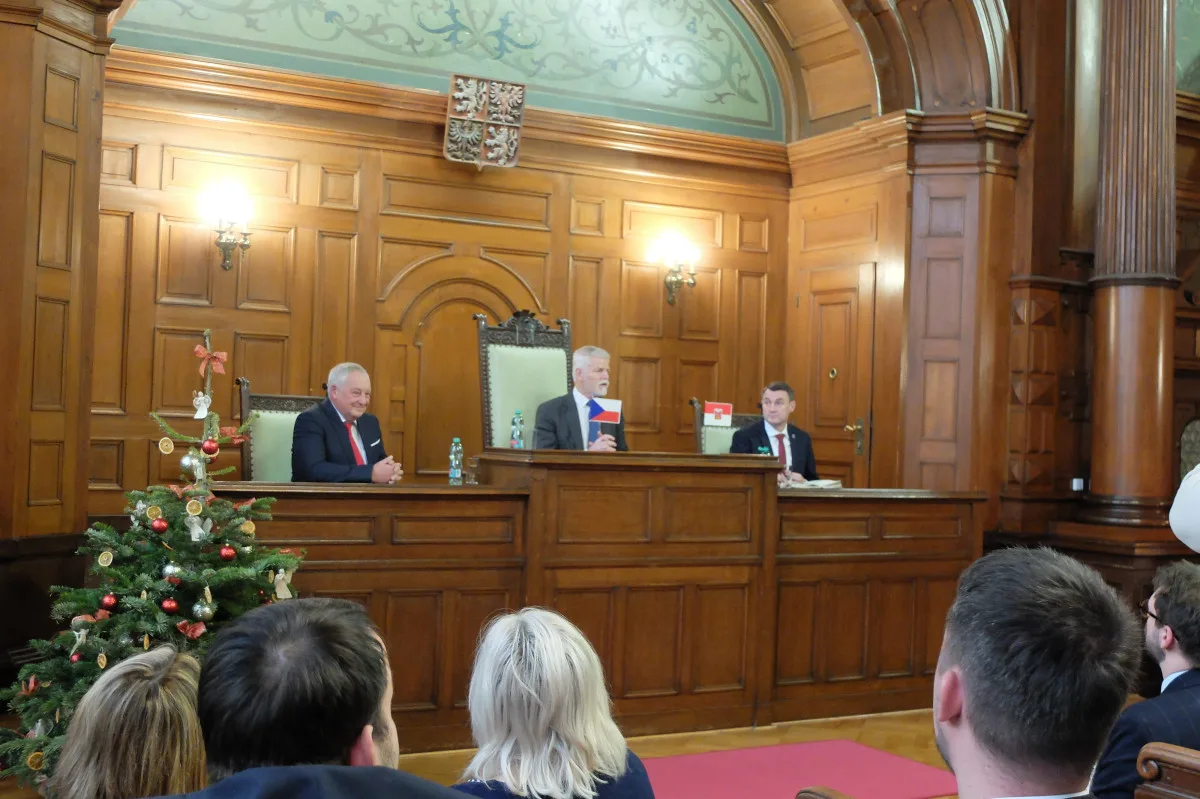 Prezident v Liberci. Zaujala ho nanovlákna, na radnici mluvil o pomoci Ukrajině