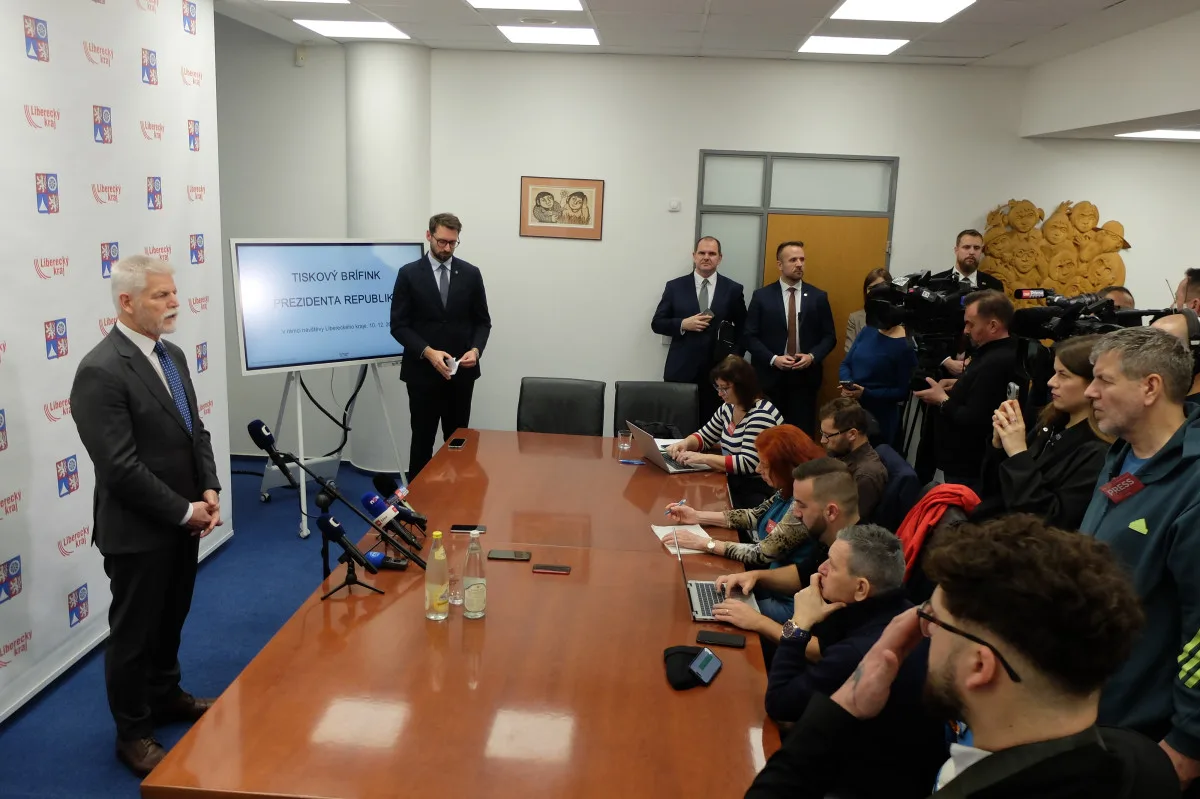 Prezident v Liberci. Zaujala ho nanovlákna, na radnici mluvil o pomoci Ukrajině