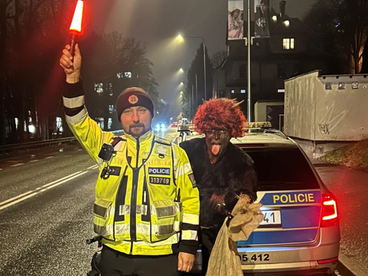 Místo Mikuláše čert a policajt. Posvítili si na řidiče v Libereckém kraji