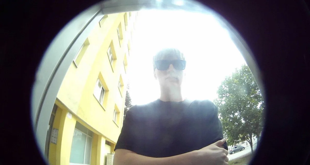 Mimoňští policisté hledají mladíka. Potřebujeme s ním mluvit, říkají