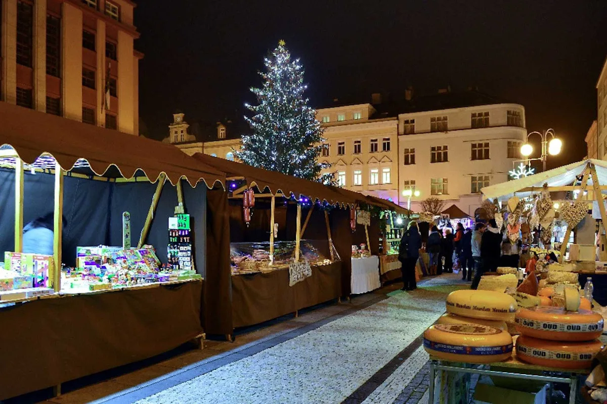 Vánoční trhy v Jablonci začnou ve středu. Nabídnou stánky, svařák i sci-fi light show