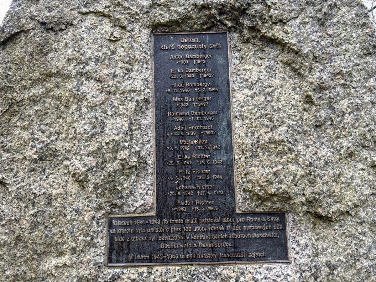 Rány sekyrou, lihový fix i punkové jméno ulice. Romská historie budí v Liberci emoce