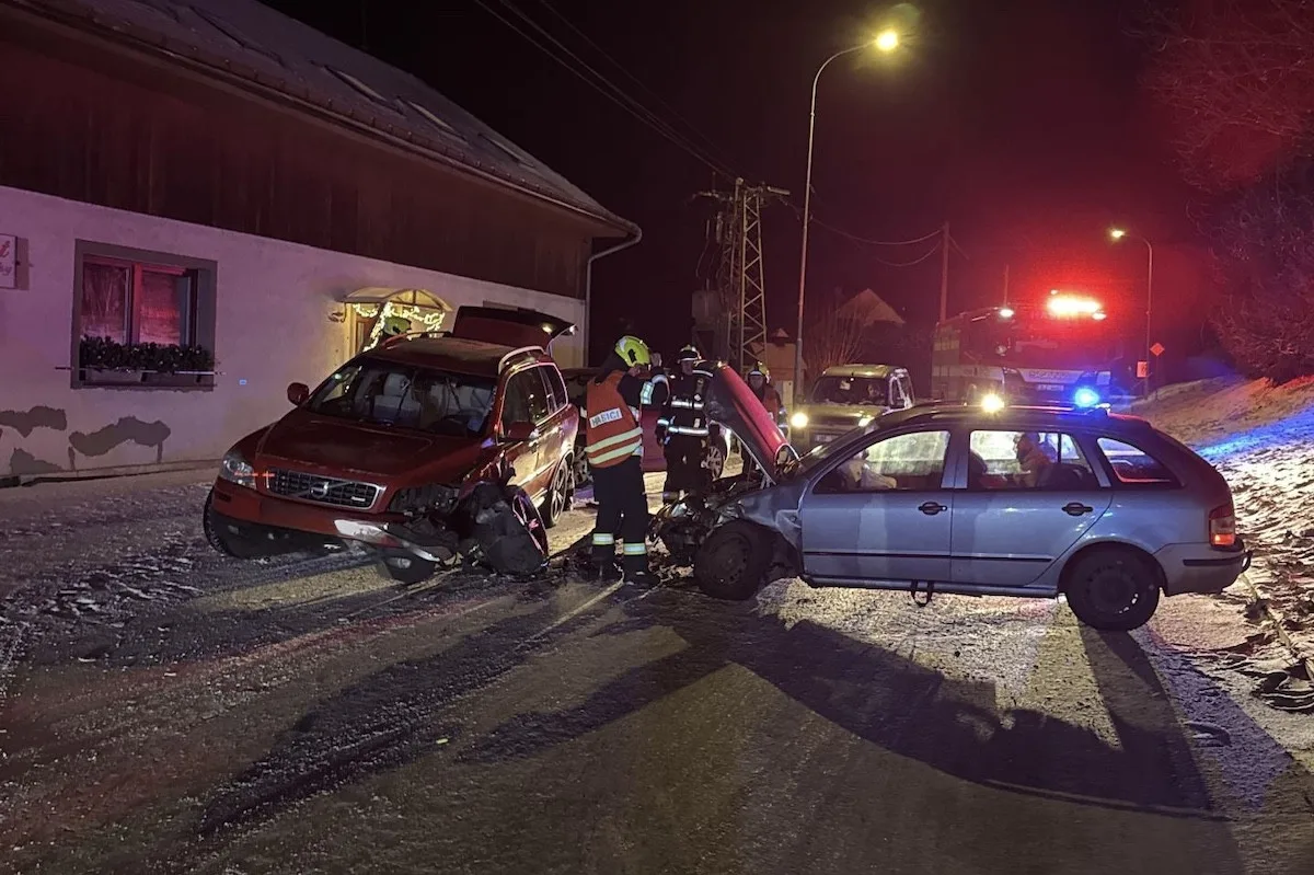 Požáry i nehody. Hasiči v Libereckém kraji měli o svátcích skoro sedmdesát událostí