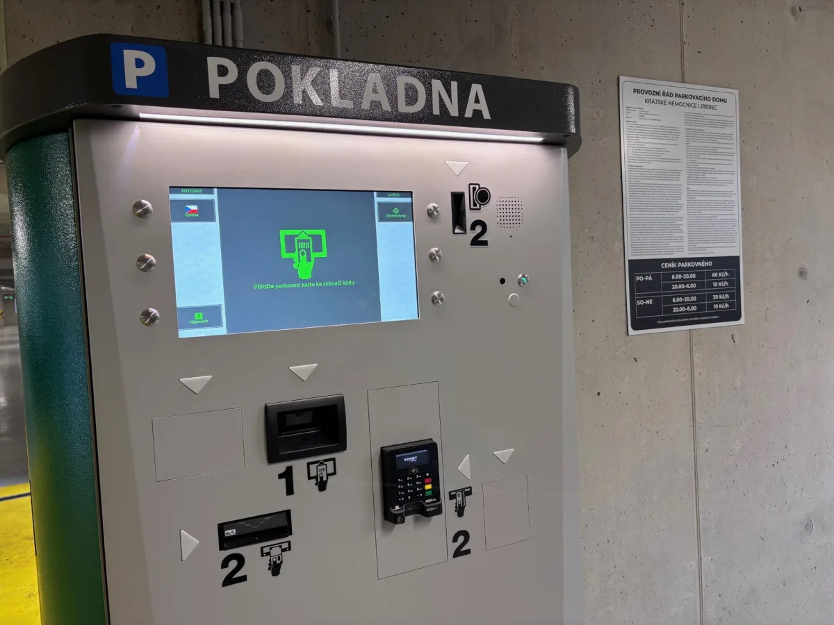 Parkovací dům liberecké nemocnice je v provozu. V šesti podlažích nabízí 338 míst