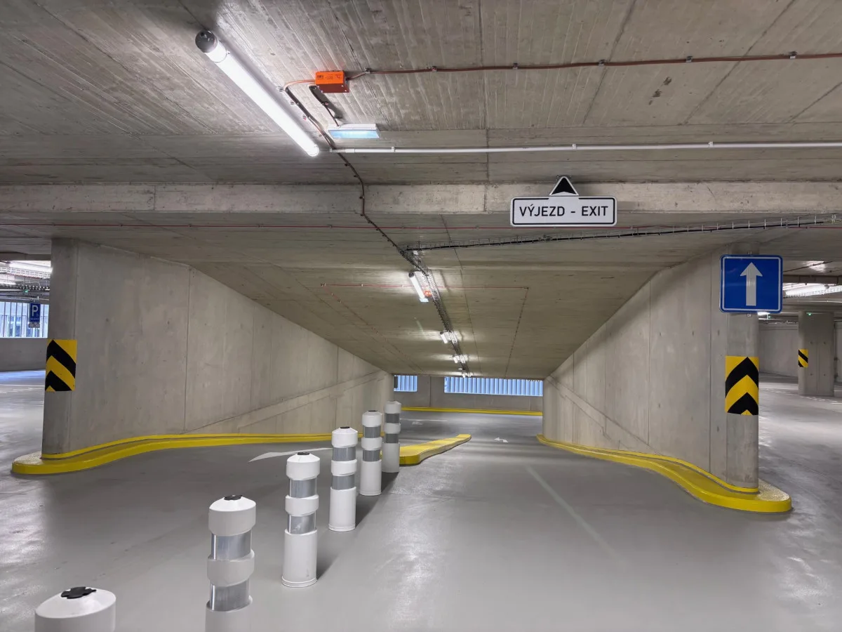 Parkovací dům liberecké nemocnice je v provozu. V šesti podlažích nabízí 338 míst
