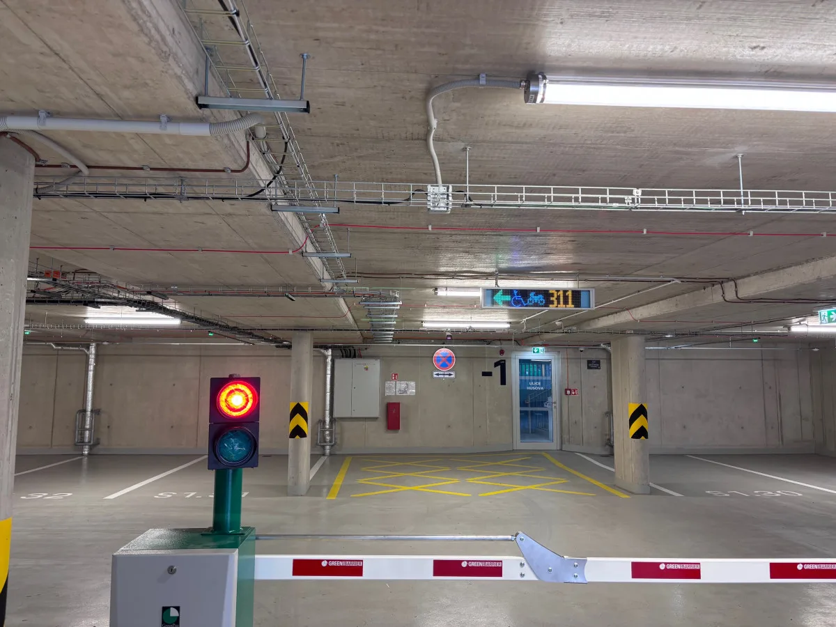 Parkovací dům liberecké nemocnice je v provozu. V šesti podlažích nabízí 338 míst