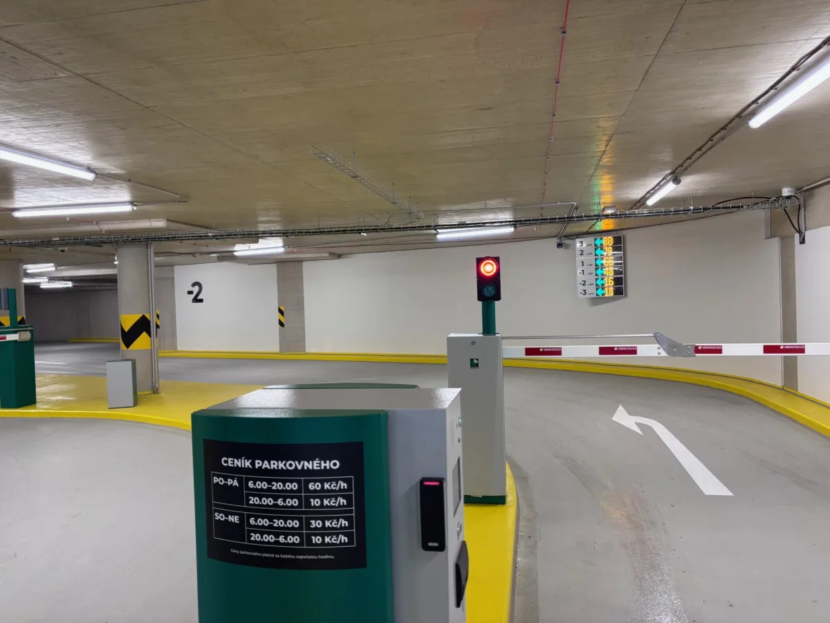 Parkovací dům liberecké nemocnice je v provozu. V šesti podlažích nabízí 338 míst