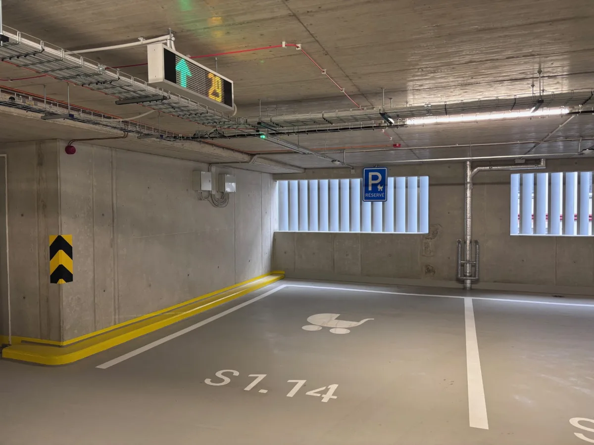 Parkovací dům liberecké nemocnice je v provozu. V šesti podlažích nabízí 338 míst