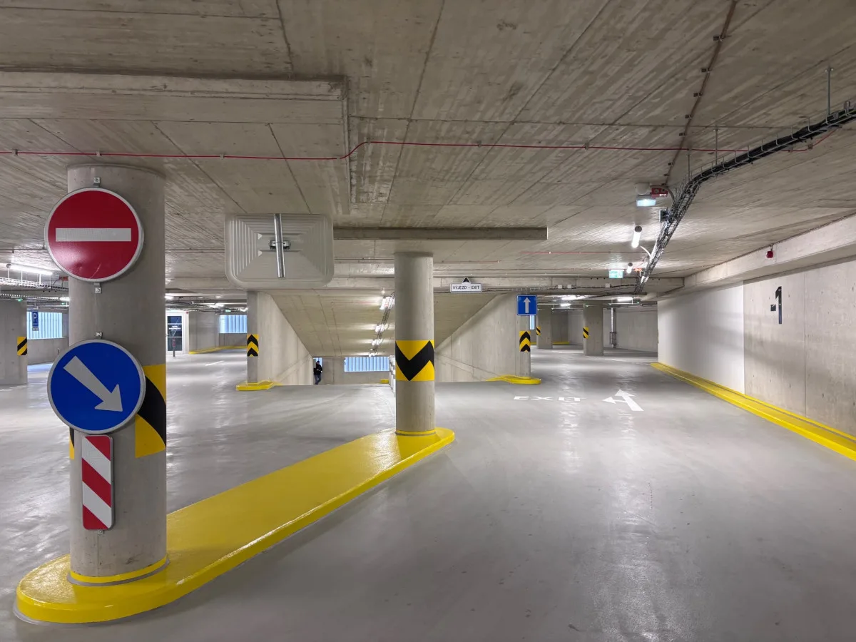 Parkovací dům liberecké nemocnice je v provozu. V šesti podlažích nabízí 338 míst