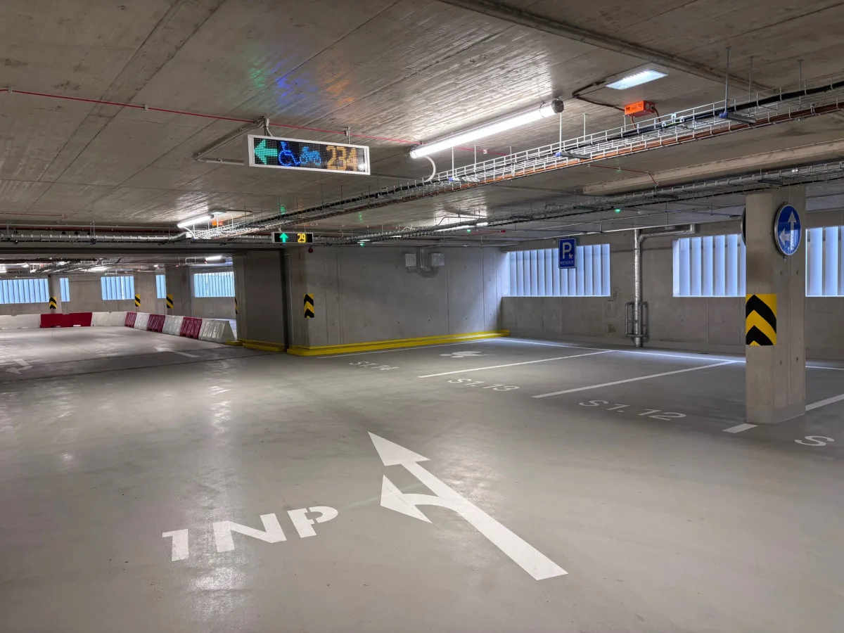 Parkovací dům liberecké nemocnice je v provozu. V šesti podlažích nabízí 338 míst