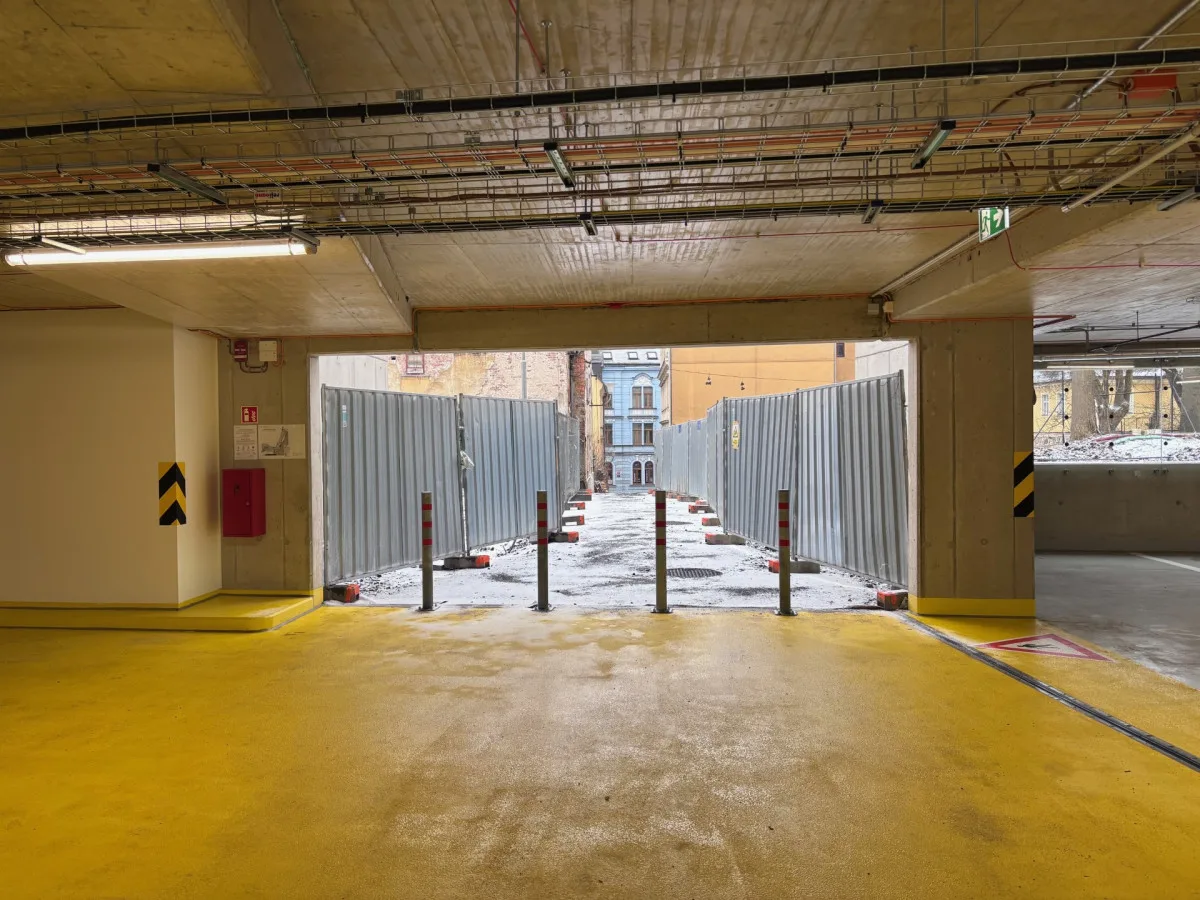 Parkovací dům liberecké nemocnice je v provozu. V šesti podlažích nabízí 338 míst
