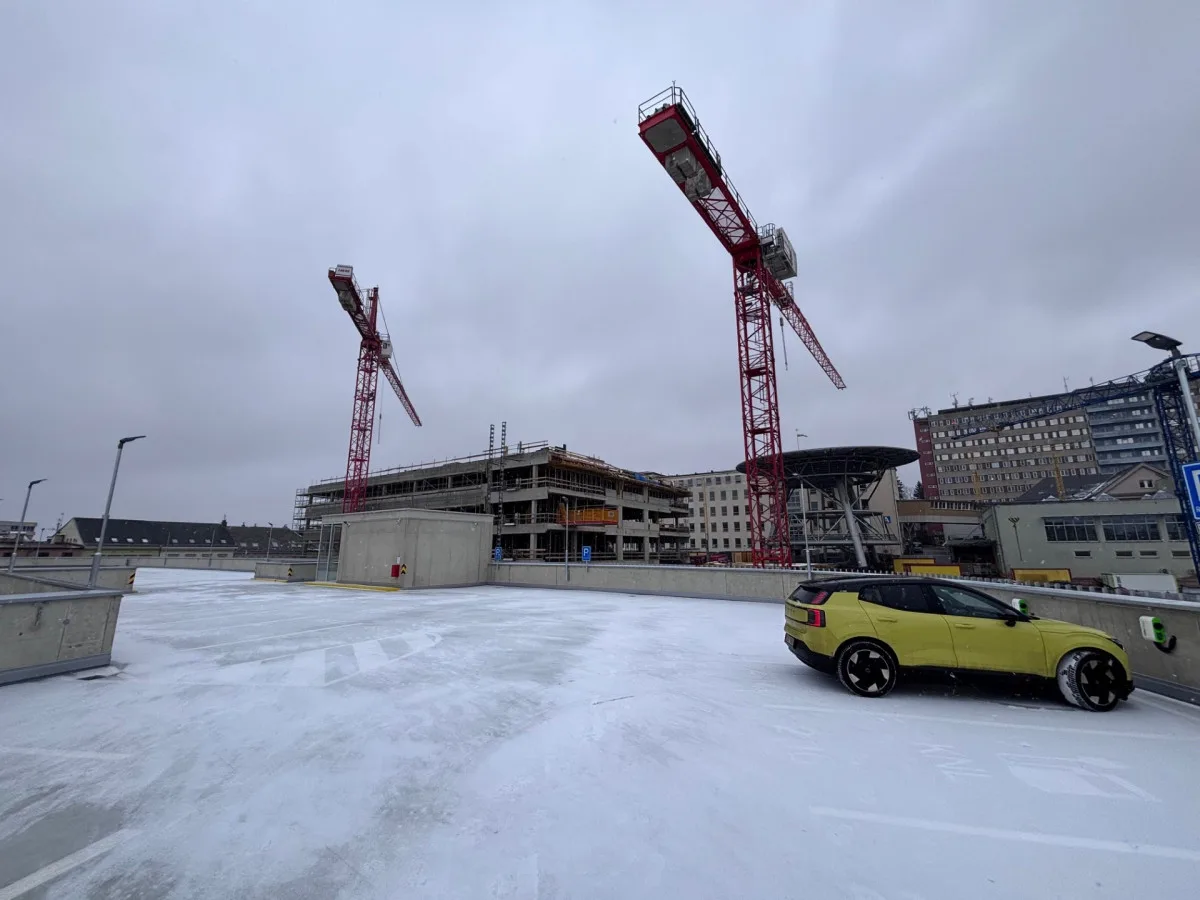 Parkovací dům liberecké nemocnice je v provozu. V šesti podlažích nabízí 338 míst