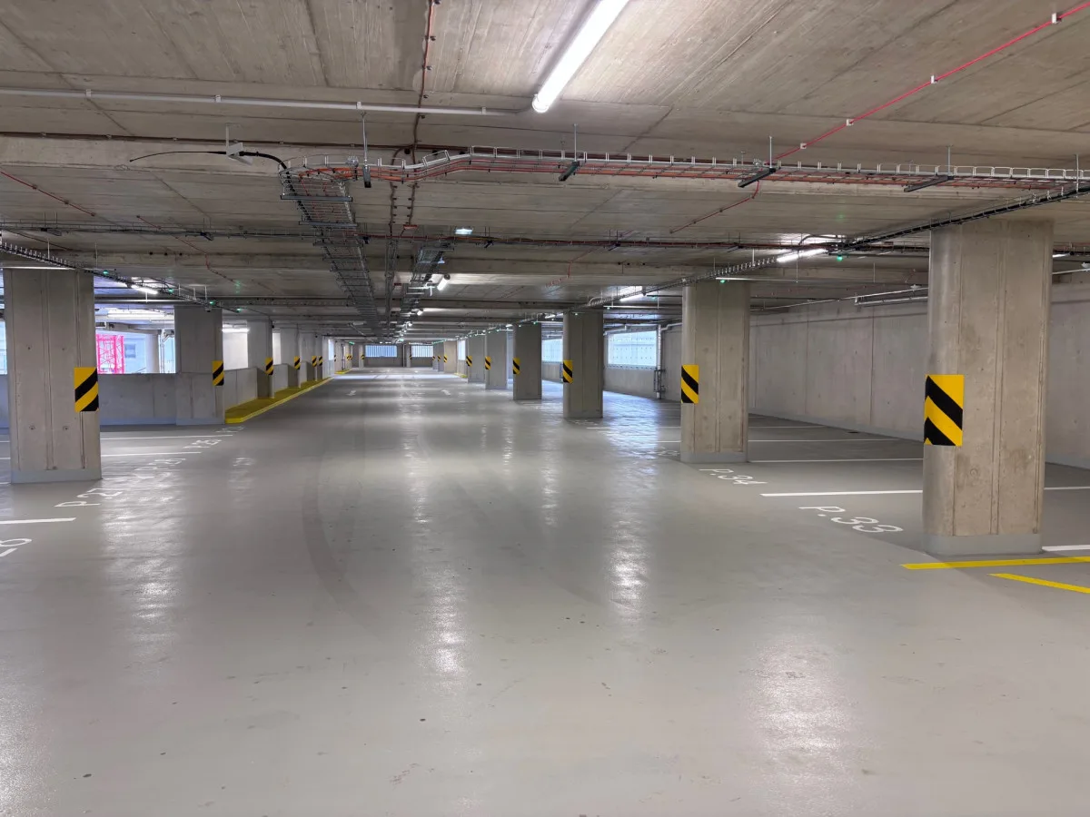 Parkovací dům liberecké nemocnice je v provozu. V šesti podlažích nabízí 338 míst