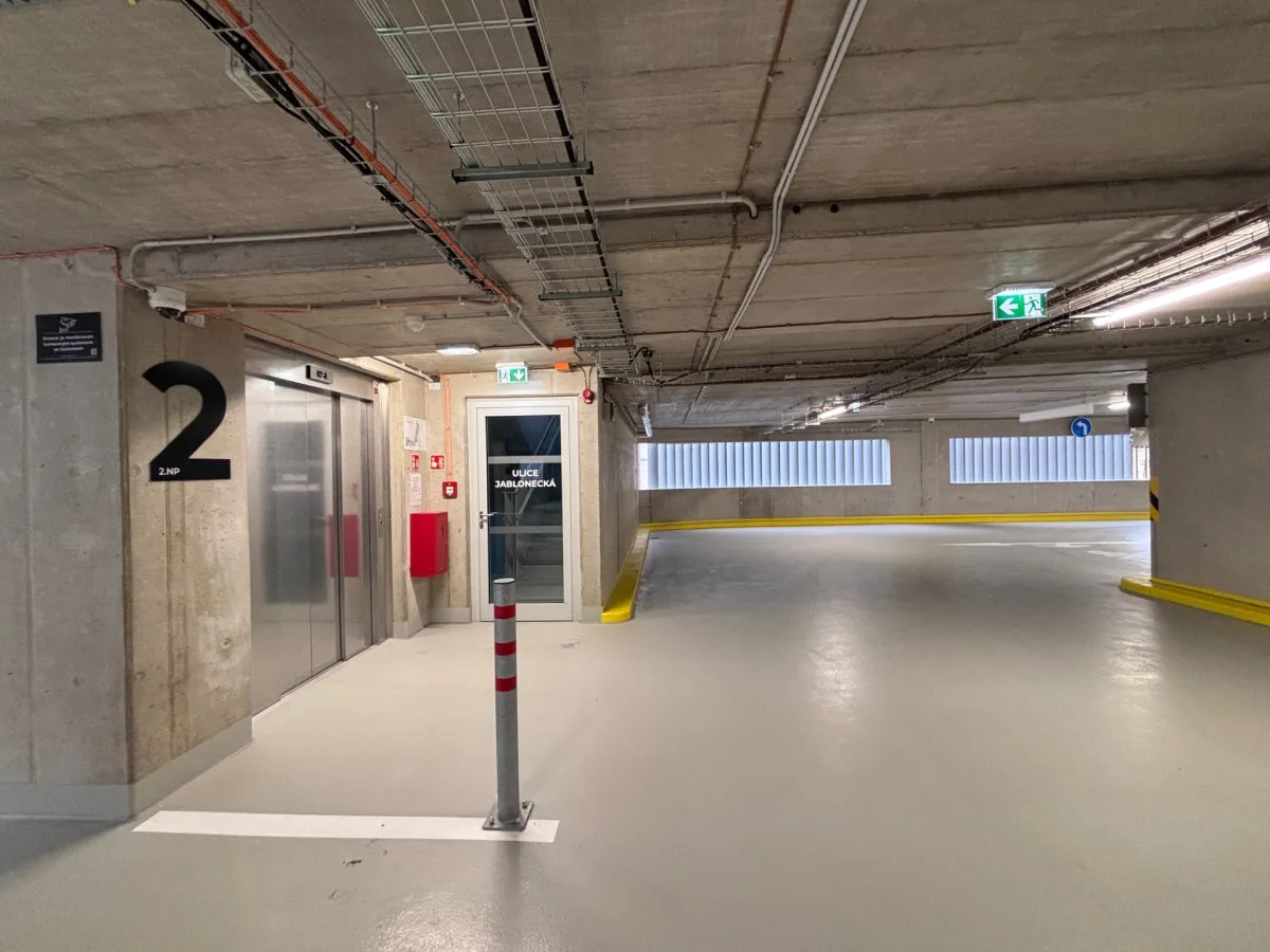 Parkovací dům liberecké nemocnice je v provozu. V šesti podlažích nabízí 338 míst