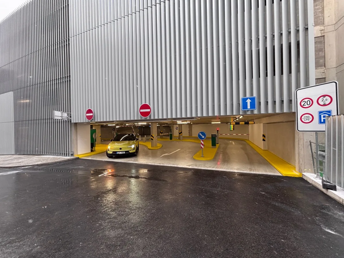 Parkovací dům liberecké nemocnice je v provozu. V šesti podlažích nabízí 338 míst