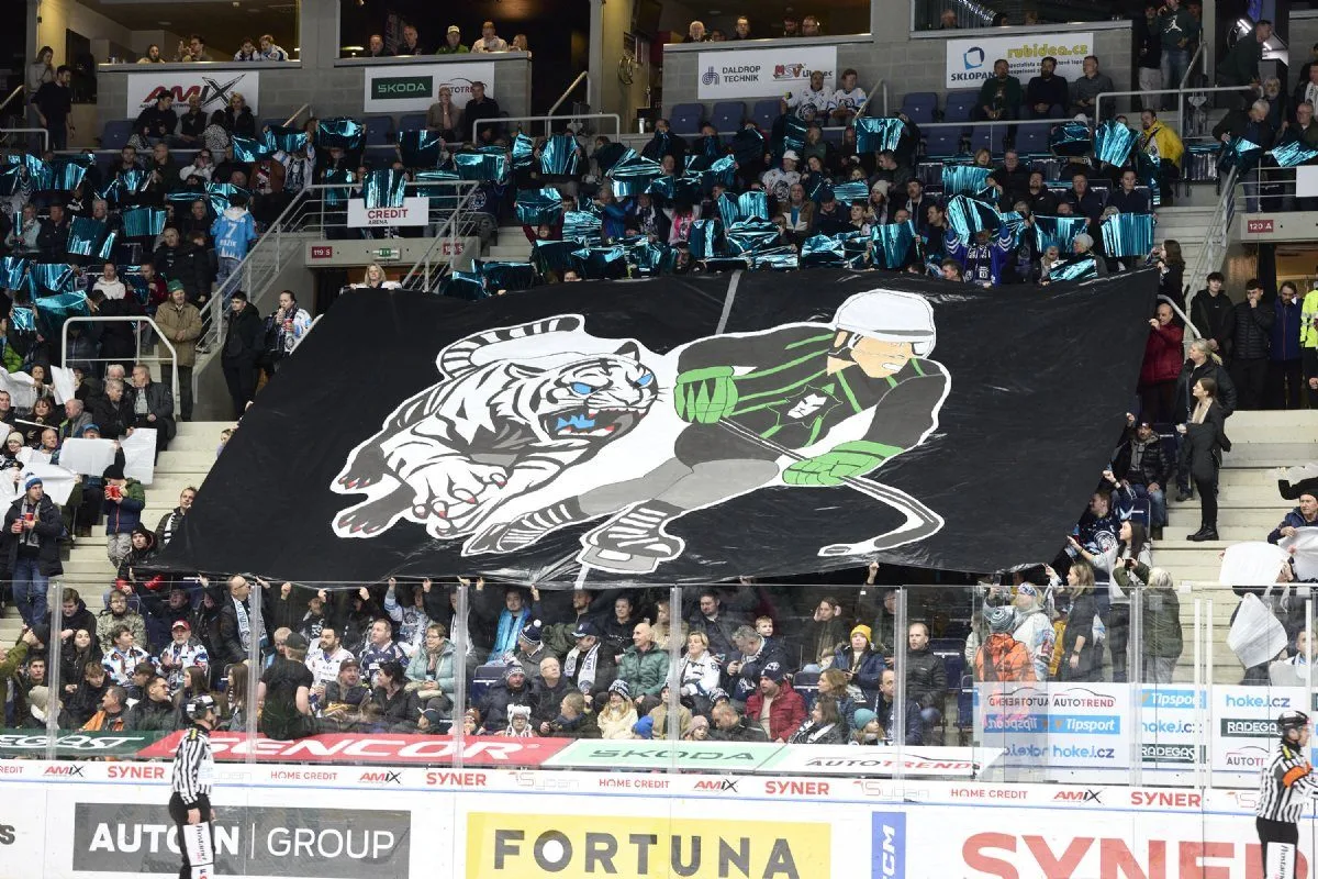 Tygři vybojovali derby. Mladou Boleslav skolil v nájezdech Lenc