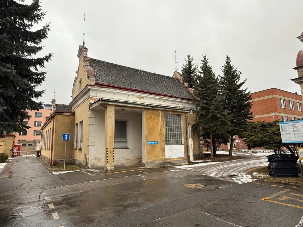 Bývalé dětské oddělení, které bude téměř celé zbourané a nahradí ho nové moderní zázemí.