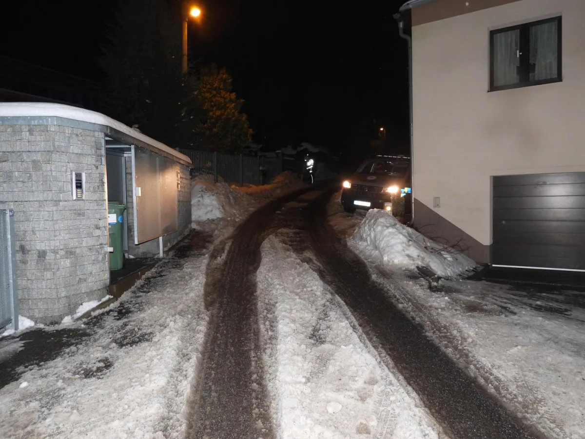 Řidič v Liberci srazil chodkyni a ujel. Hledá ho policie