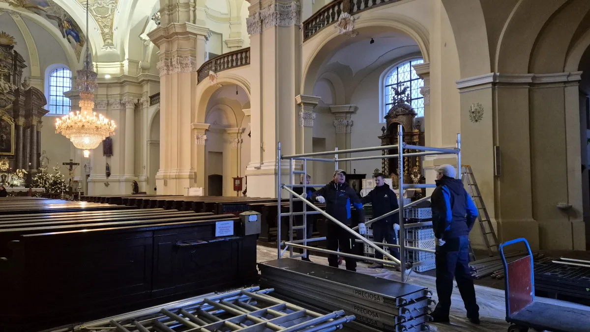 Chrámový křišťálový lustr z Hejnic se po více než sto letech dočká generální obnovy