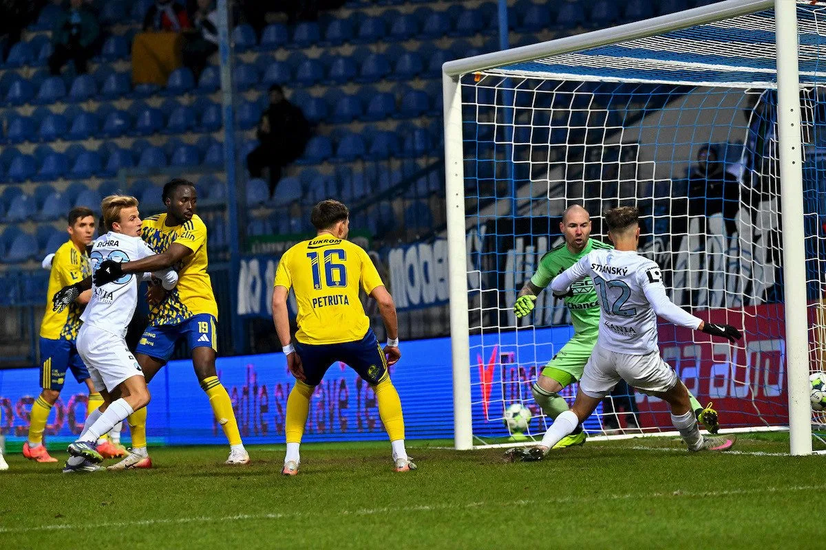 Slovan zvládl vstup do jara, Zlín U Nisy porazil 2:0