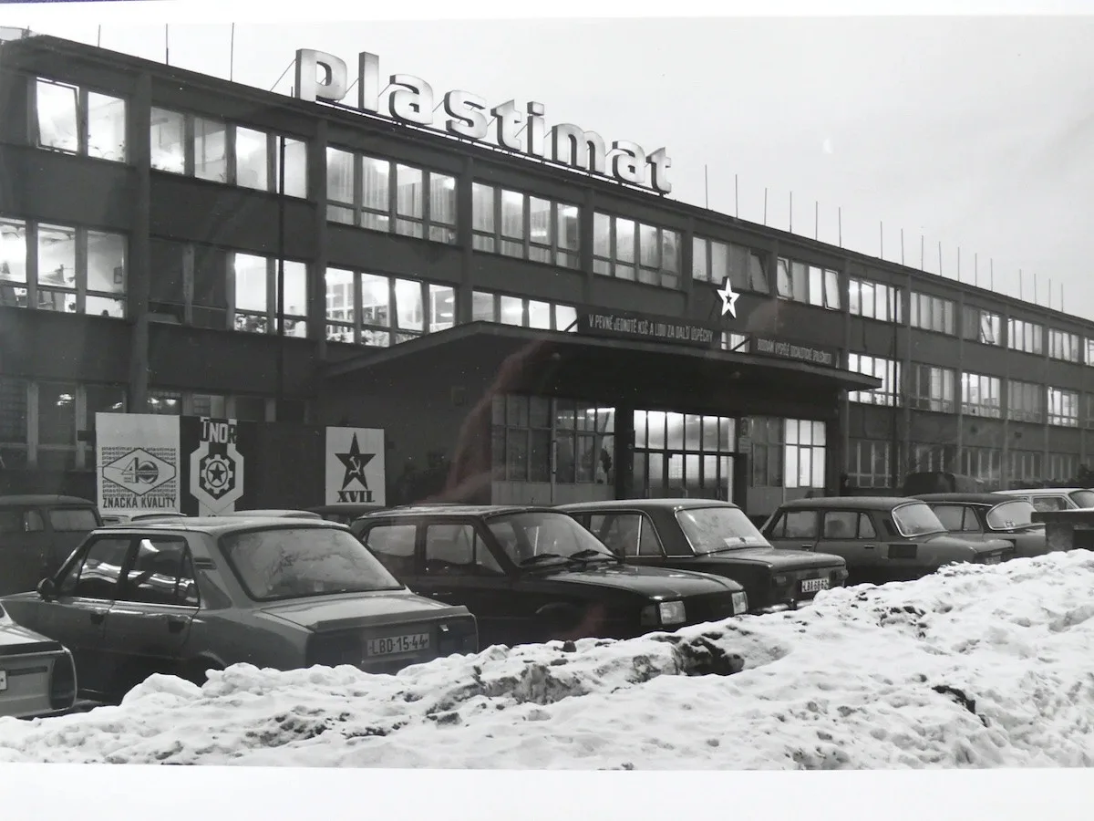 O Plastimatu k Magně. Společnost slaví 80 let. Hledá dobové fotografie