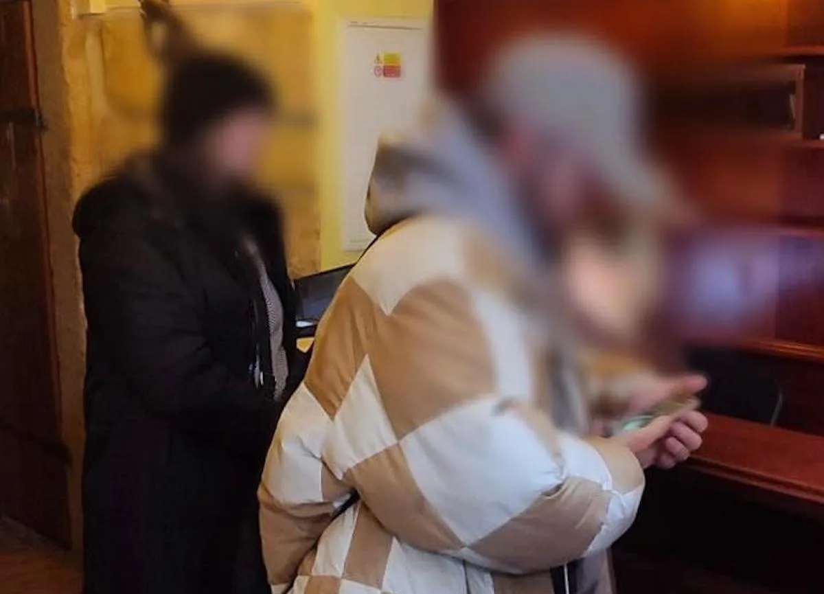 Noc strávenou v hotelu v Lípě nezaplatili a utekli. Dvojku z Mimoně našli strážníci