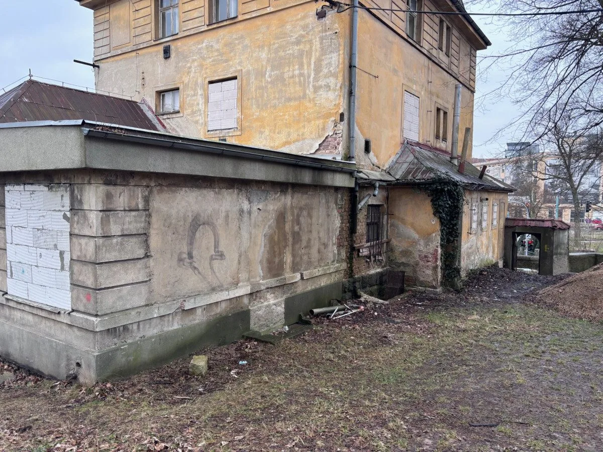 Azylový dům pro ženy, muže či sociální byty. Liberec hledá, co s chátrajícím domem ve Dvorské