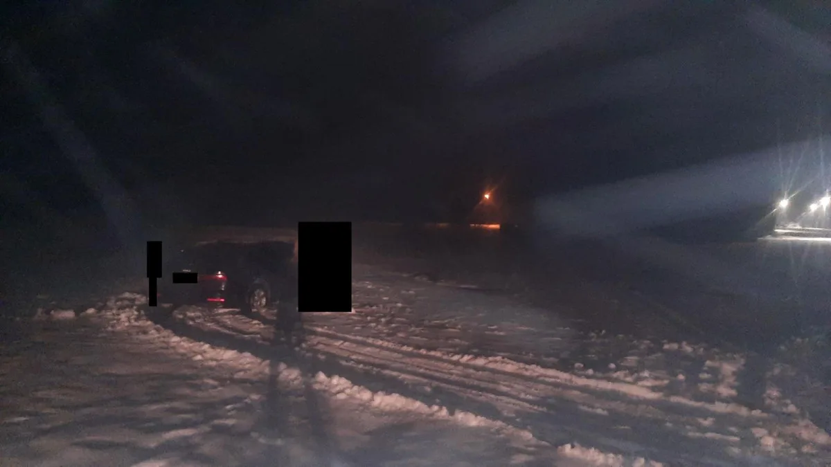 Mladík driftoval na lyžařských tratích v Josefově Dole. Zmařil závod, sám zapadl v mokřadu