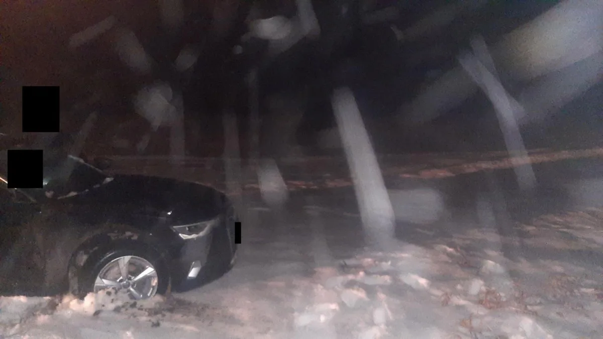 Mladík driftoval na lyžařských tratích v Josefově Dole. Zmařil závod, sám zapadl v mokřadu