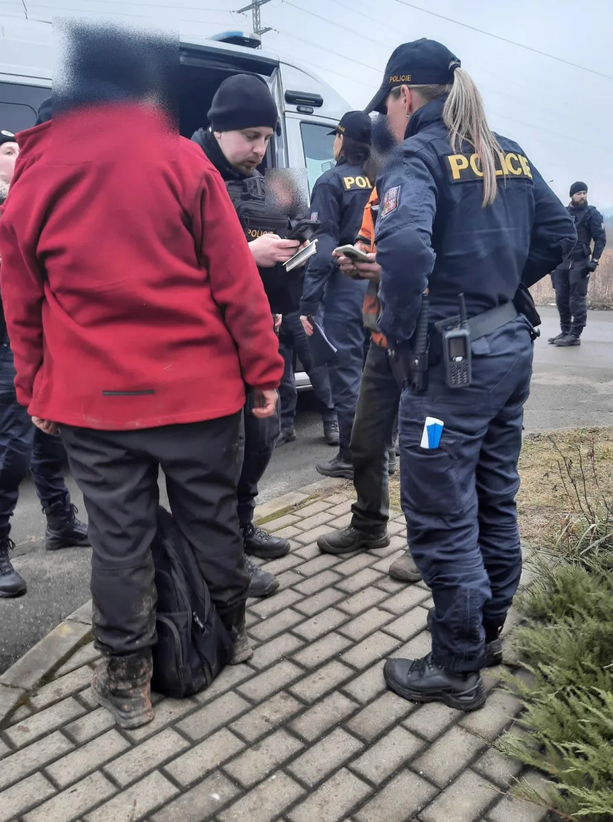 Neproklouzne ani myš. Na kontroly cizinců v České Lípě dohlížely z výšky drony