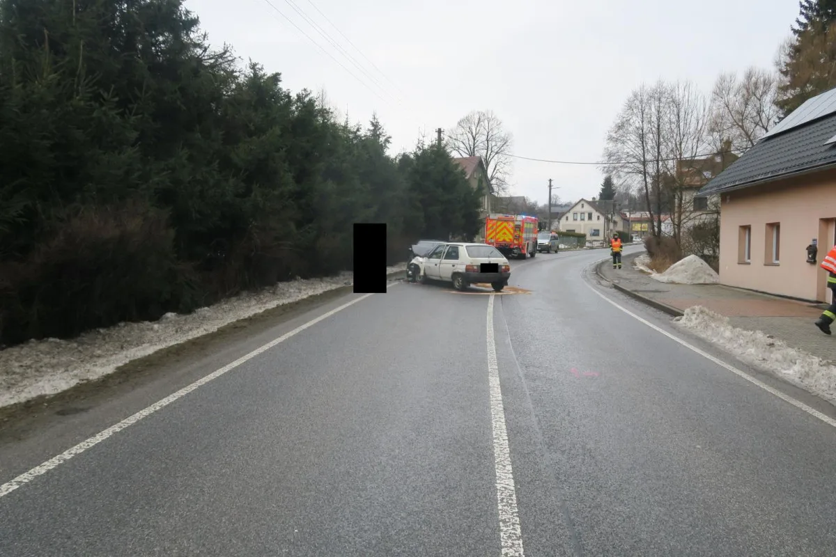Nehoda Favoritu s BMW skončila ve Smržovce tragicky. Řidič Favoritu na její následky zemřel