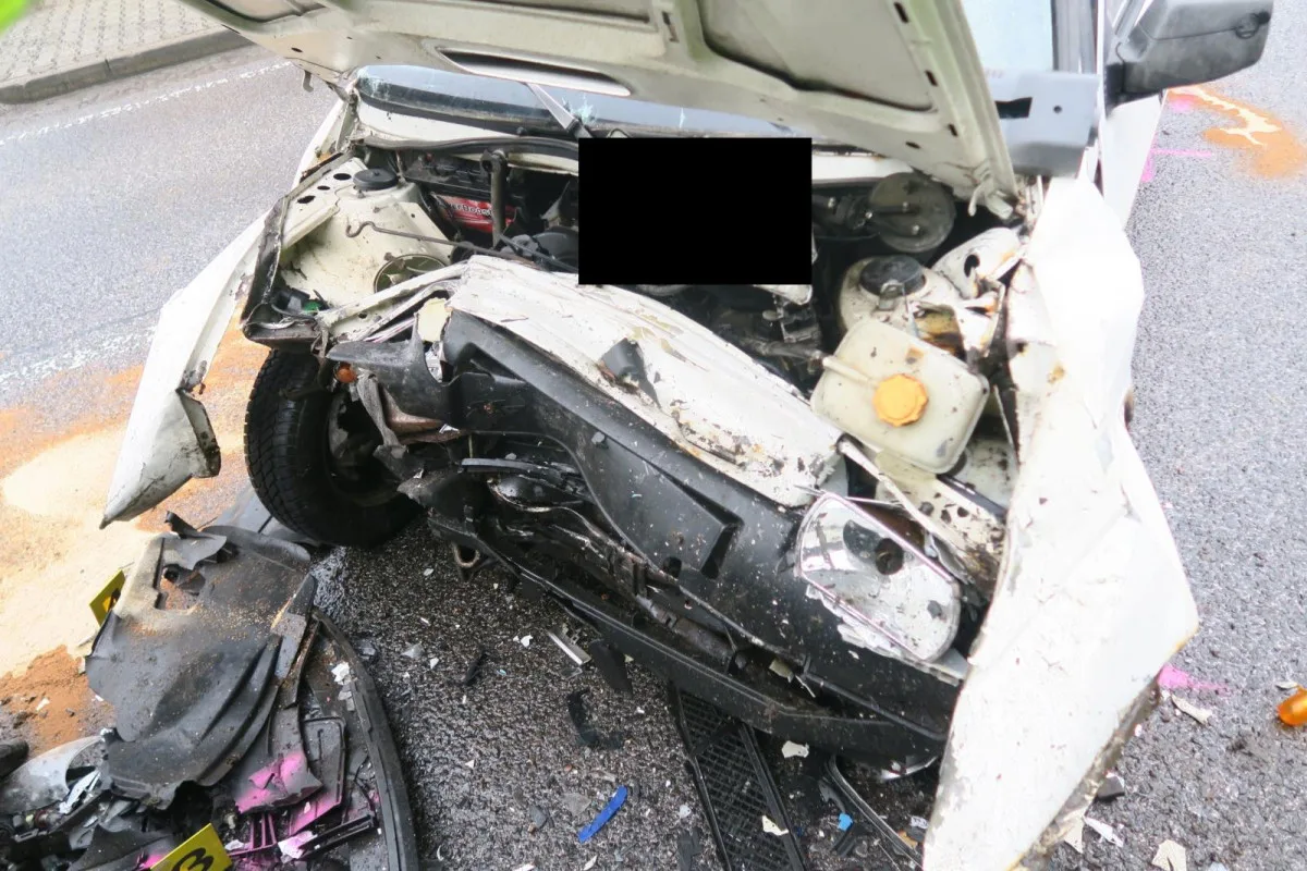 Nehoda Favoritu s BMW skončila ve Smržovce tragicky. Řidič Favoritu na její následky zemřel