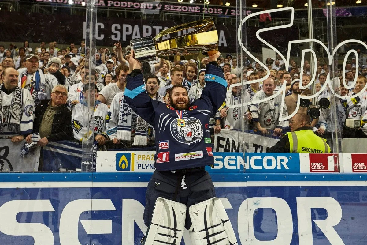 Lašák se zařadí mezi legendy Bílých Tygrů. Číslo 25 zamíří ke stropu liberecké areny