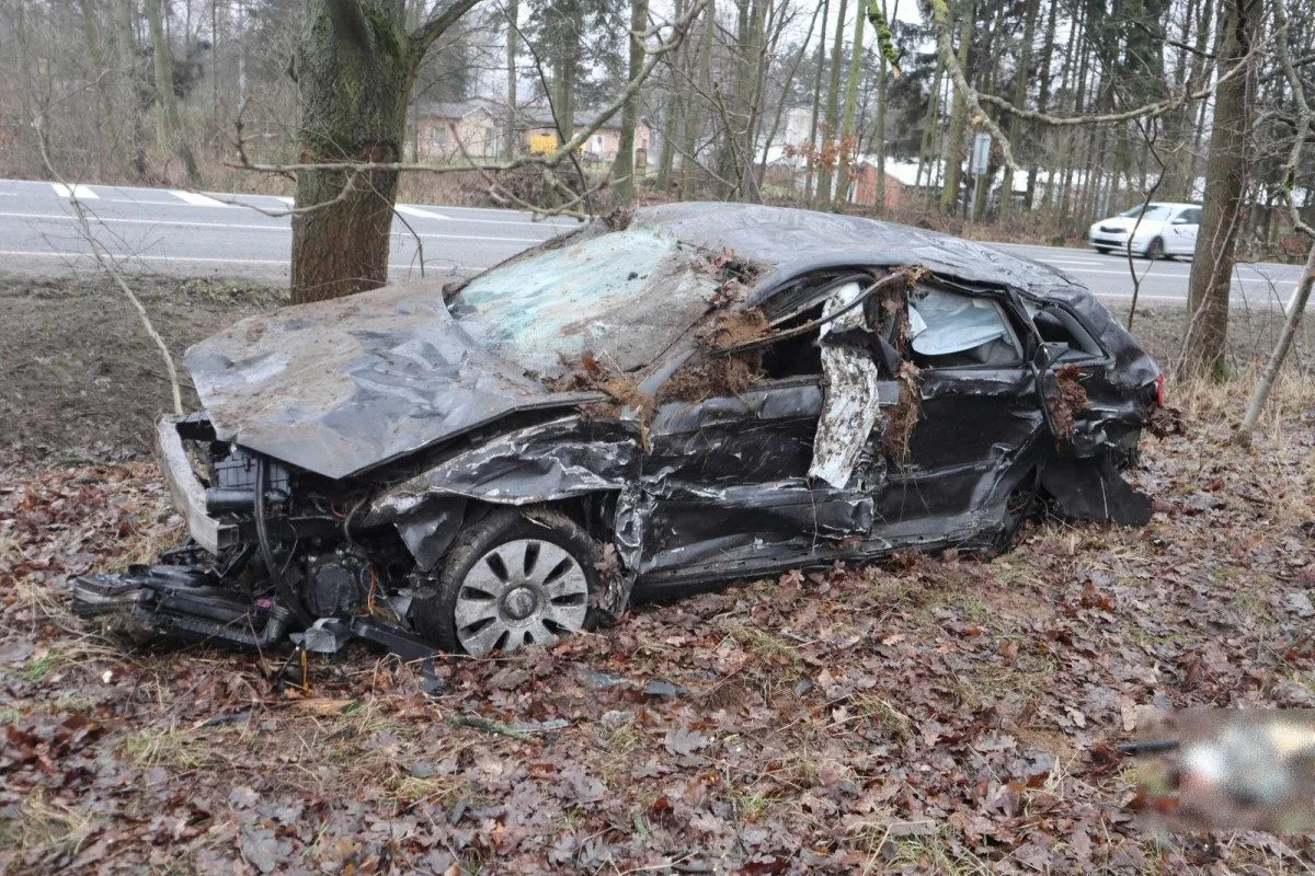 Dvě vážné nehody na I/13 během dne. Dva lidé utrpěli těžká zranění