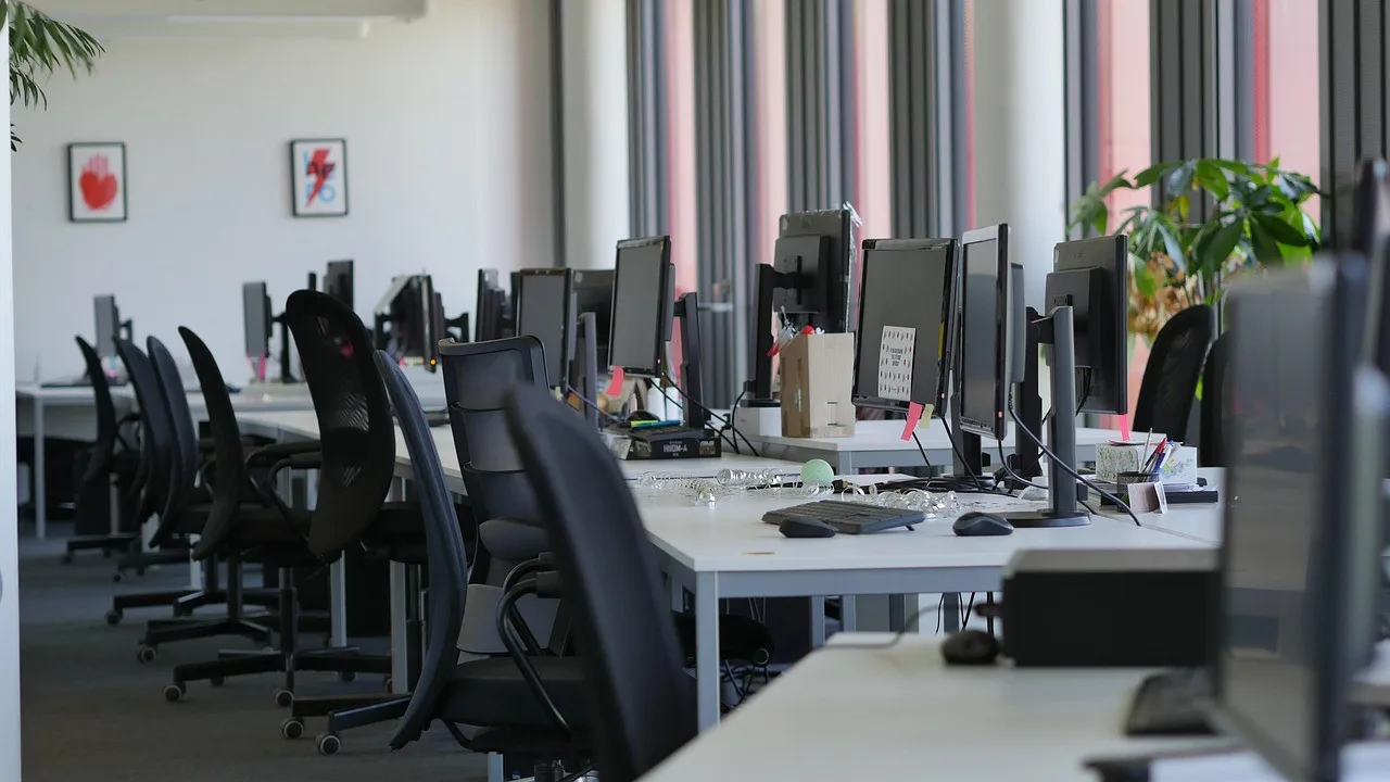 ČR v EU vyniká nejnižší nezaměstnaností i nízkým podílem vysokoškoláků