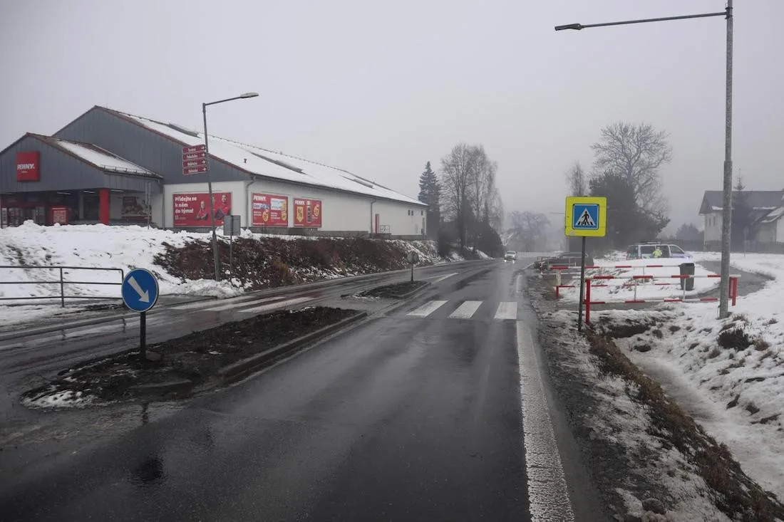 Auto na přechodu ve Cvikově srazilo desetiletou dívku. Hledají se svědci