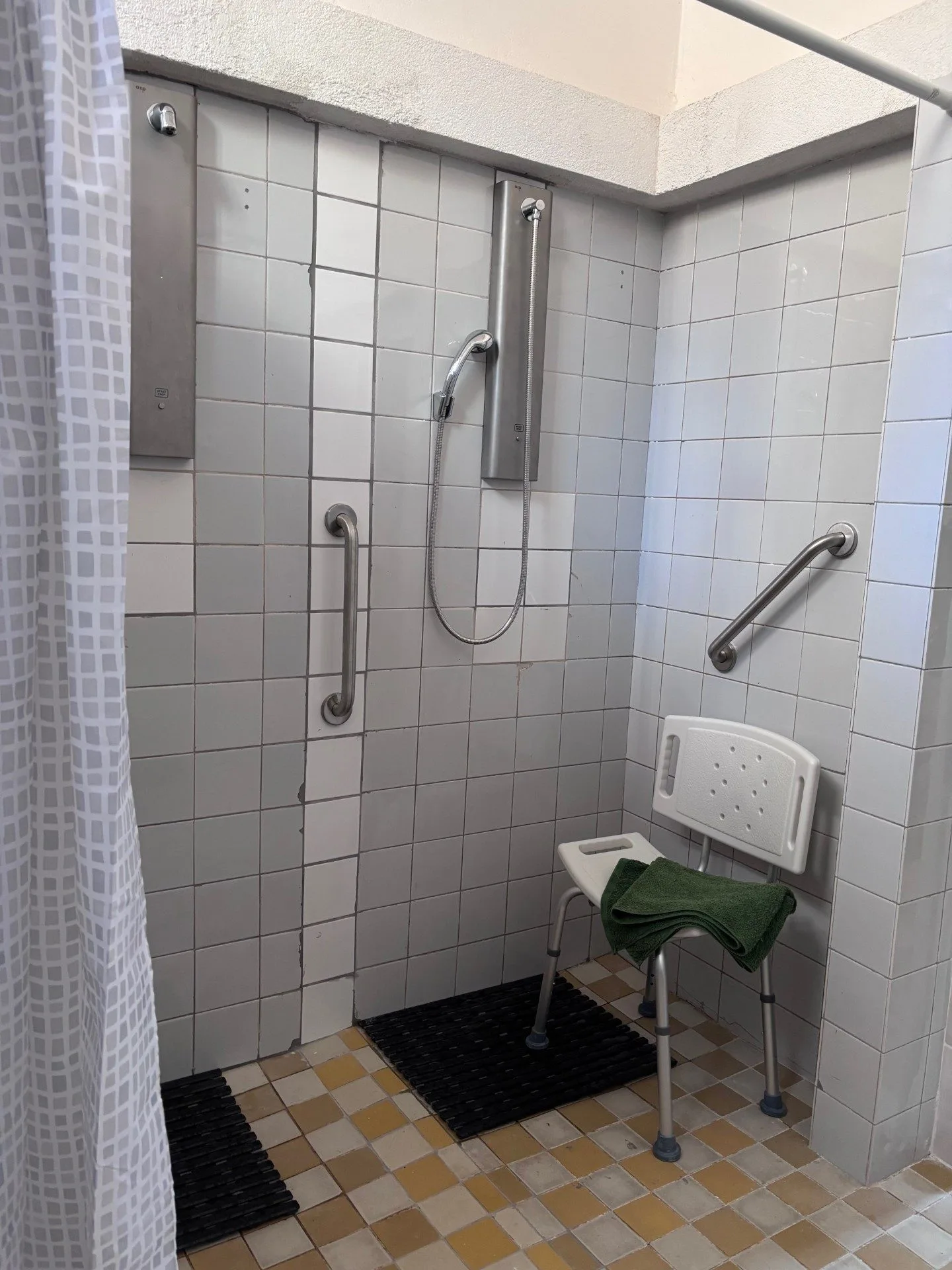 Sprcha, trocha jídla, oblečení a lékařská pomoc. Liberec má nové centrum pomoci bezdomovcům