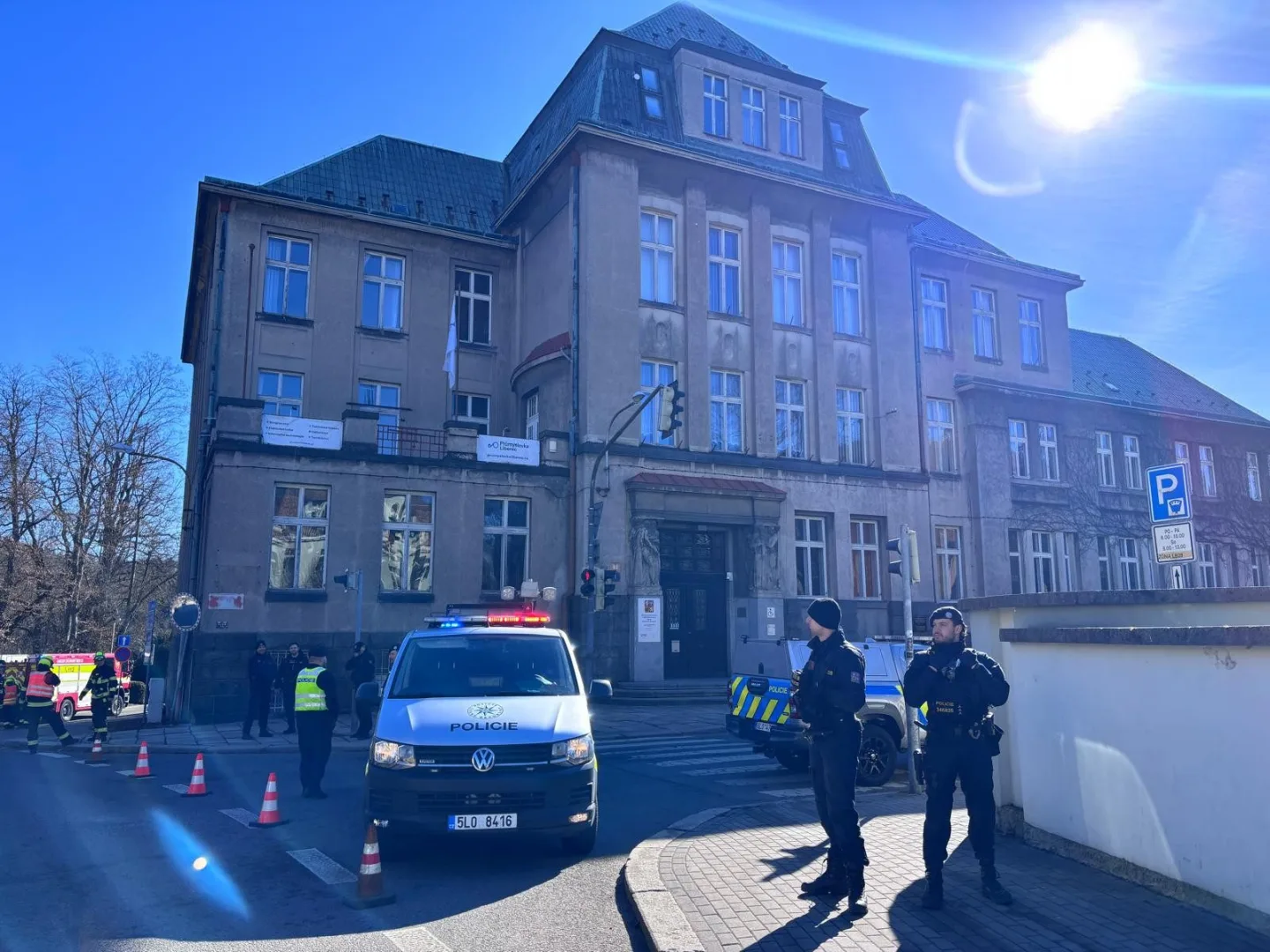 Policie evakuovala budovy liberecké průmyslovky. Anonym ohlásil bombu po e-mailu