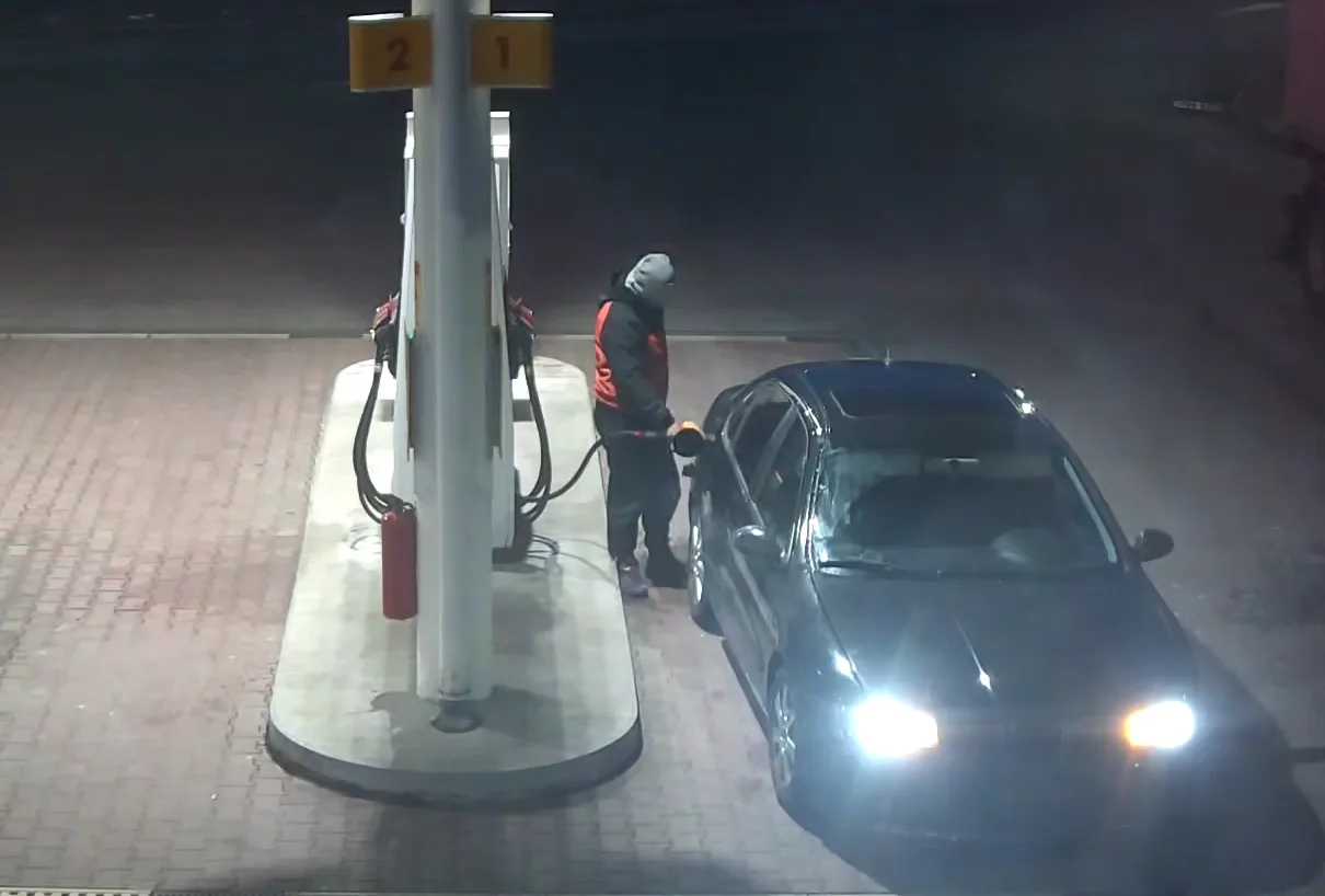 Od benzínek ujížděl bez placení. Policisté muže zadrželi v Hrádku