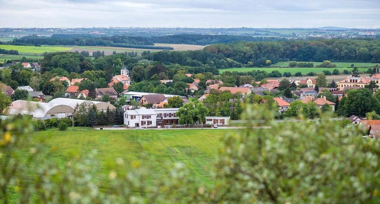 Samosprávy loni vykázaly přebytek 14 mld. Kč, investice dosáhly 208 mld. Kč