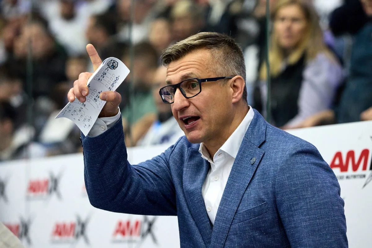 Závěrečný nápor nestačil. Úvodní čtvrtfinálovou bitvu play-off ovládly Karlovy Vary
