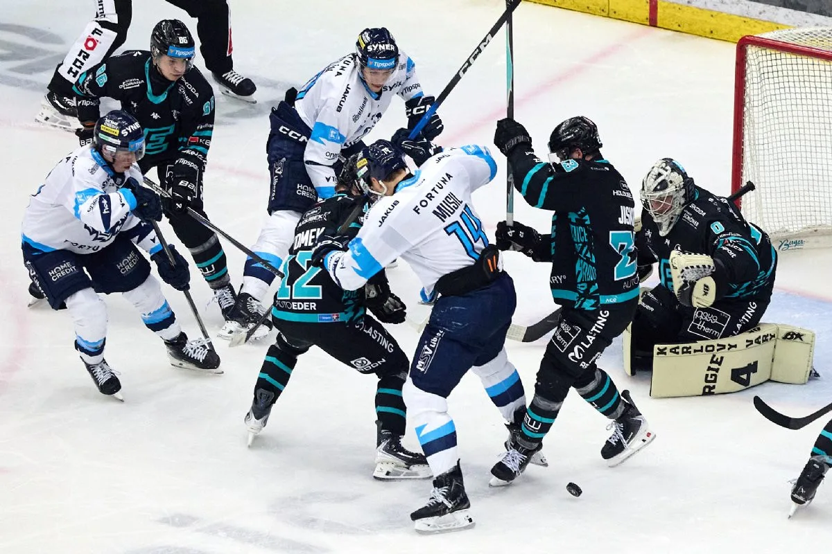 Závěrečný nápor nestačil. Úvodní čtvrtfinálovou bitvu play-off ovládly Karlovy Vary