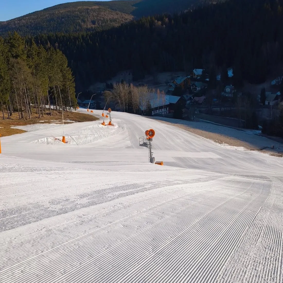 Poslední lyžování v Libereckém kraji. Vítkovice končí o víkendu, Harrachov bude dál v provozu