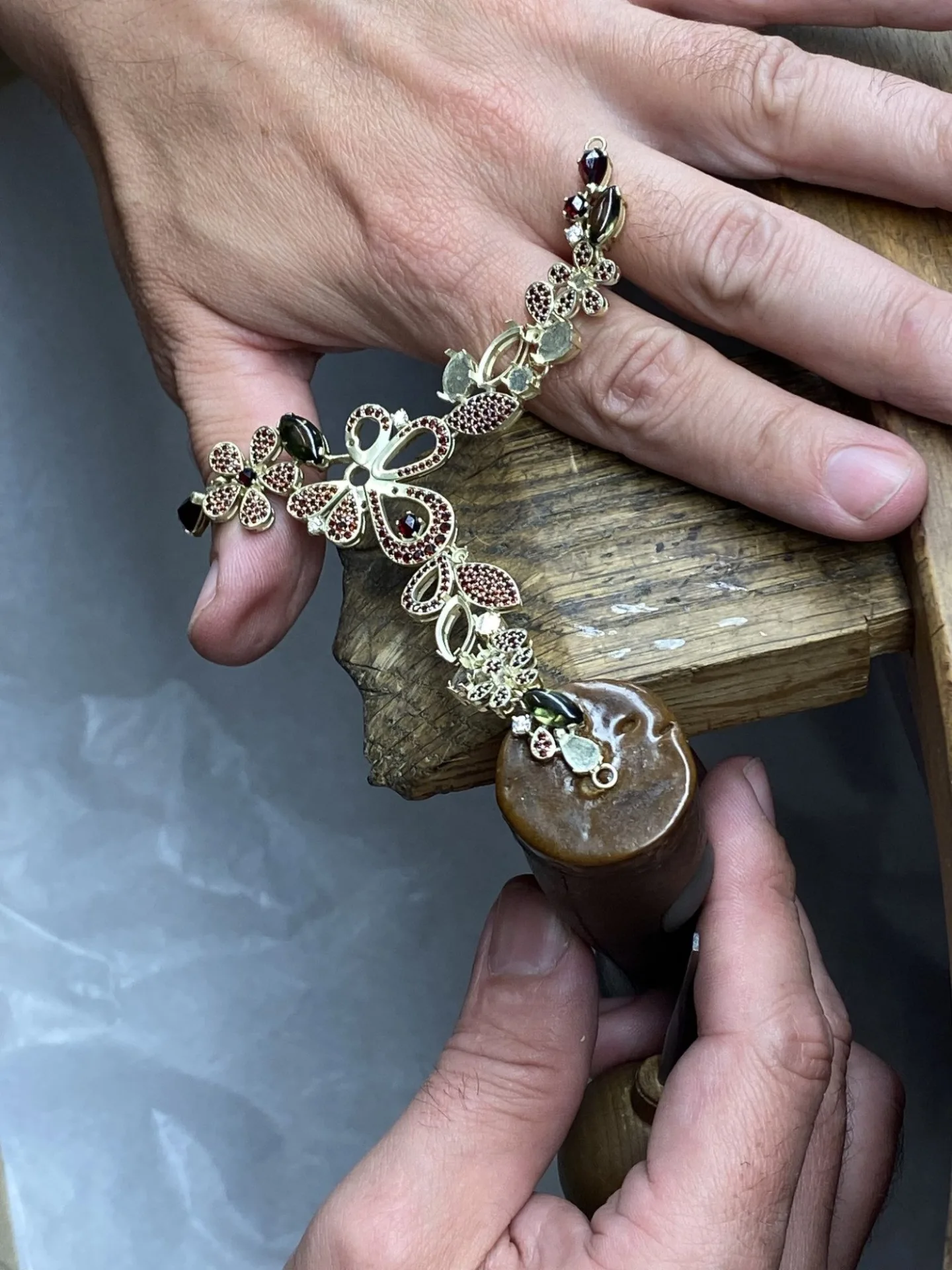 Turnovské muzeum vystavuje exkluzivní klenoty z výstavy EXPO zdobené diamanty a granáty