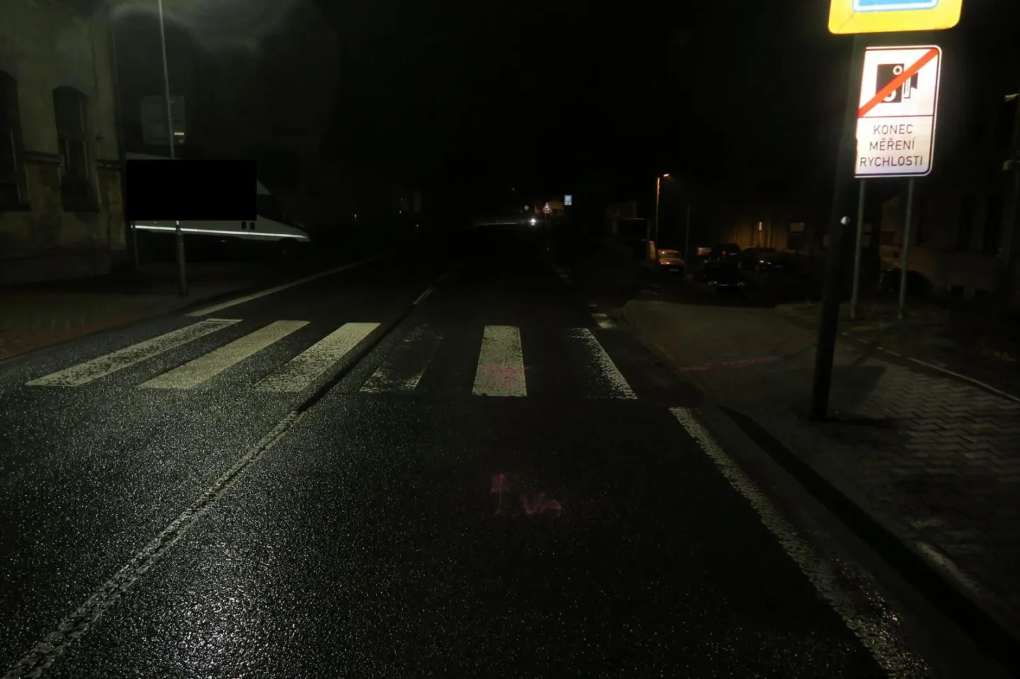 Řidič porazil v Lučanech na přechodu chlapce, z místa odjel. Policie hledá jeho i svědkyni